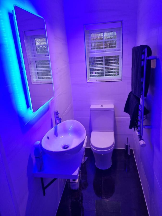 Swindon 6 Deluxe Doubles 2 With En Suite In Large House - No Pets Bagian luar foto